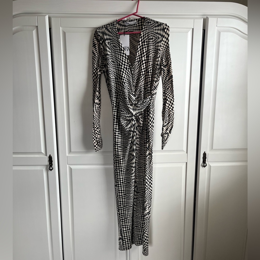 NWT Zara bodycon black and white checker dress long sleeve v-neck size L